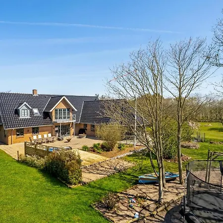 6 Bedroom Stunning In