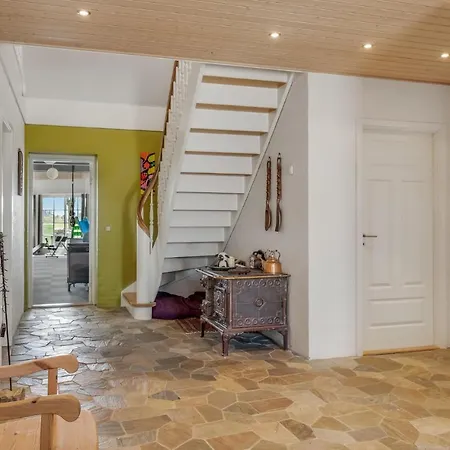 6 Bedroom Stunning In *