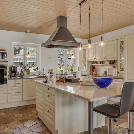 6 Bedroom Stunning In Spottrup