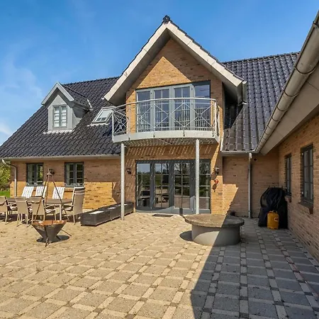 Holiday home 6 Bedroom Stunning In Spottrup