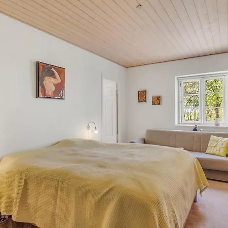 6 Bedroom Stunning In Ferienhaus Spottrup