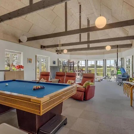 6 Bedroom Stunning In