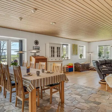 Holiday home 6 Bedroom Stunning In Spottrup
