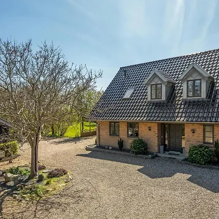 6 Bedroom Stunning In * Spottrup