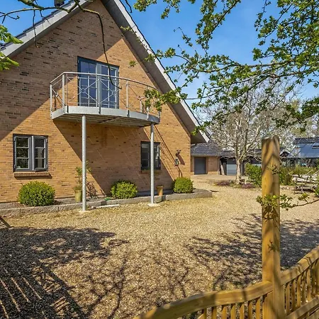 Holiday home 6 Bedroom Stunning In Spottrup