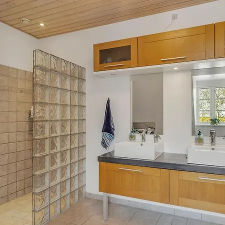 6 Bedroom Stunning In * Spottrup