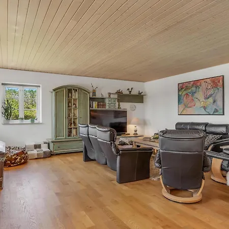6 Bedroom Stunning In